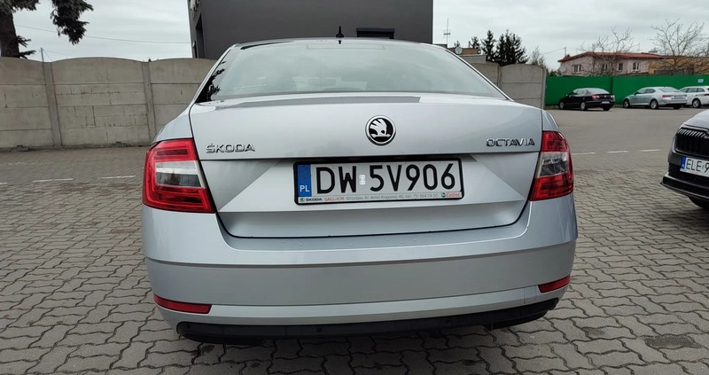 Skoda Octavia cena 63900 przebieg: 171500, rok produkcji 2018 z Gryfice małe 211